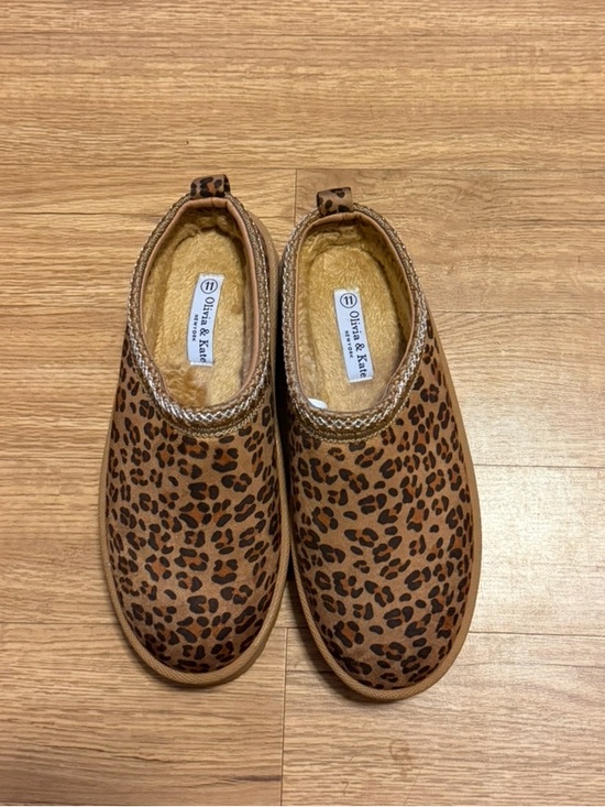 Olivia & Kate Shoes - Leopard print Slippers